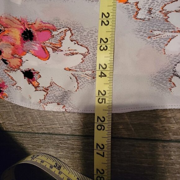 Free 2 Luv 1X open scoop neck detail.  Cold shoulder top - Picture 7 of 9